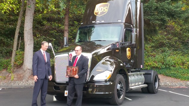 Robert Filosa of UPS (right) received a plaque from Kenworth GM Preson Feight.