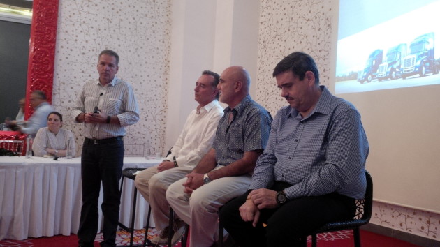 Daimler's Stefan Kurschner (standing) leads a panel discussion with Mexican fleets.
