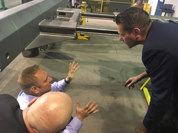 Jimmy Zborowsky of Max-Atlas demonstrates the extendable chassis to CP and Canadian Tire officials.